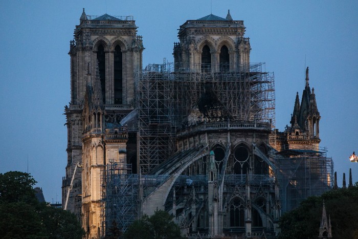 300 milionów Euro na odbudowę Notre Dame! Wspaniały gest od właścicieli Gucci oraz Louis Vuitton ...